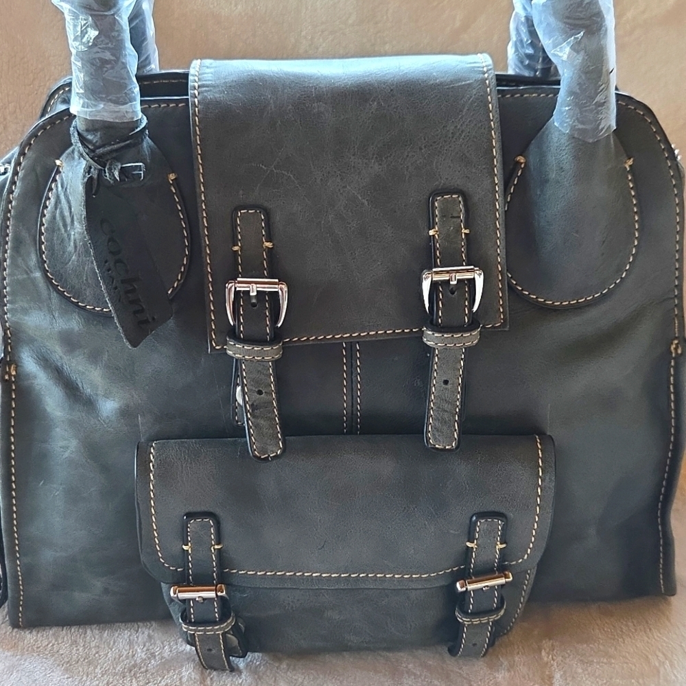 Cochni Italy‎ Elegant Gray Handbag with Silver Buckle Details - Picture 3 of 8